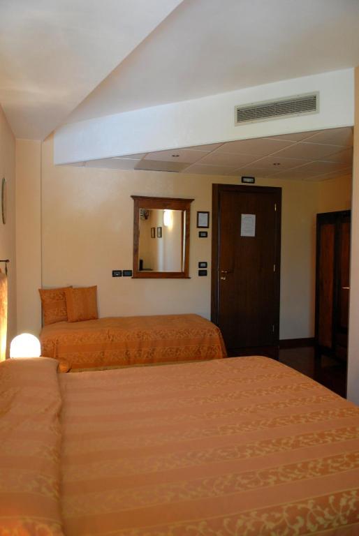 Locanda Da Vittorio Manerba del Garda Camera foto