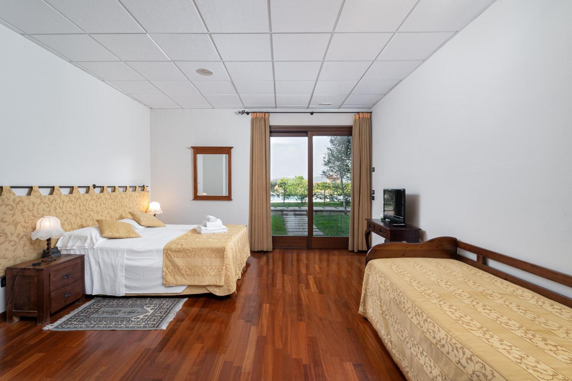 Locanda Da Vittorio Manerba del Garda Esterno foto